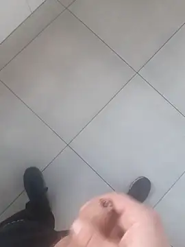 Snapshot of matibam92 chatting on February 25, 2026, 1:43 pm matibam92 online show from February 25, 2026, 1:43 pm