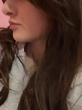 Snapshot of Amira_amur chatting on March 5, 2026, 6:37 pm Amira amur online show from March 5, 2026, 6:37 pm