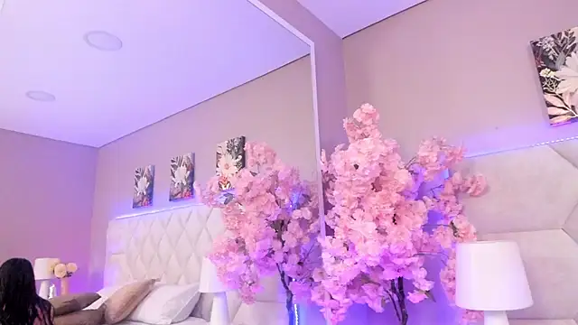 Bianca Monroe  online show from April 16, 2026, 9:39 pm