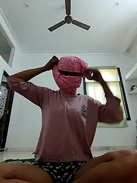 Snapshot of reena-sassy chatting on February 20, 2026, 8:27 am reena-sassy online show from February 20, 2026, 8:27 am