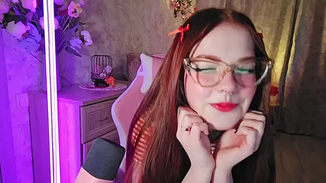 Snapshot of EllaHughess chatting on March 8, 2026, 10:24 pm EllaHughess online show from March 8, 2026, 10:24 pm