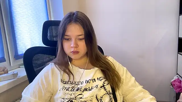 TomikoPfau online show from March 9, 2026, 7:56 am