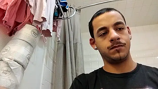 Snapshot of momo0208 chatting on February 20, 2026, 8:31 pm momo0208 online show from February 20, 2026, 8:31 pm