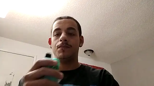 Snapshot of momo0208 chatting on February 25, 2026, 3:27 am momo0208 online show from February 25, 2026, 3:27 am