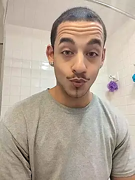 Snapshot of momo0208 chatting on March 5, 2026, 10:28 pm momo0208 online show from March 5, 2026, 10:28 pm