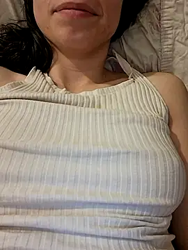 Snapshot of Bunny048 chatting on June 13, 2026, 3:37 am Bunny048 online show from June 13, 2026, 3:37 am