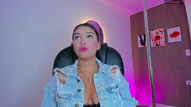 Snapshot of Tiphanysalvatore chatting on February 26, 2026, 7:35 pm Tiphanysalvatore online show from February 26, 2026, 7:35 pm