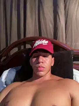 Alejandrososas online show from May 22, 2026, 12:07 am