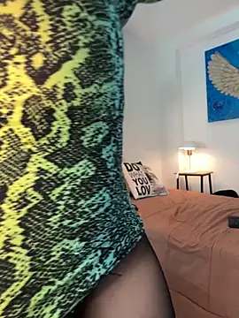 Viictoria-Jones online show from April 14, 2026, 10:10 am