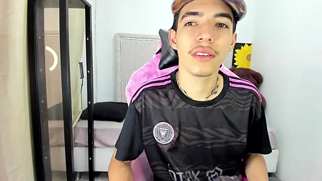 Snapshot of Bad_bunnyy_ chatting on March 12, 2026, 12:11 pm Bad bunnyy online show from March 12, 2026, 12:11 pm