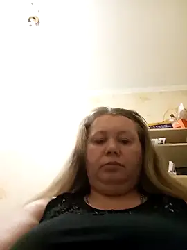 KiraStanton online show from April 3, 2026, 6:50 pm