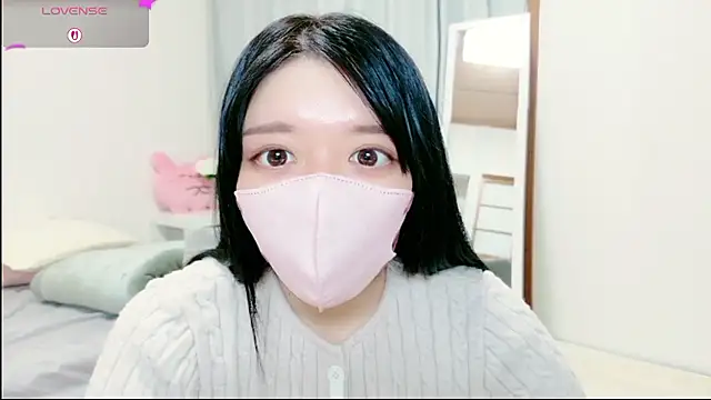 natsuka-chan online show from May 13, 2026, 11:18 am
