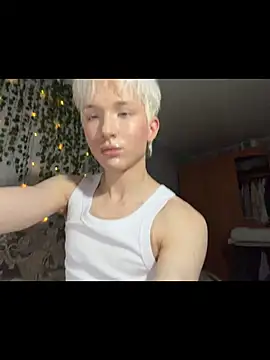 Snapshot of TwinkRyder chatting on March 10, 2026, 12:32 pm TwinkRyder online show from March 10, 2026, 12:32 pm