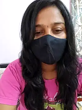 Snapshot of Shaliniqueen chatting on July 1, 2026, 9:33 am Shaliniqueen online show from July 1, 2026, 9:33 am