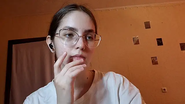 Katelemon online show from May 18, 2026, 10:21 am
