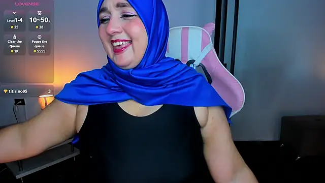 HijabiMilff online show from May 29, 2026, 1:53 pm