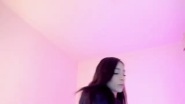 MIAA ROBERTSS online show from April 1, 2026, 6:14 am