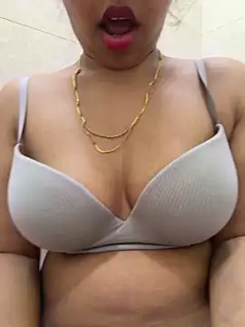 Snapshot of sessy_grl chatting on May 1, 2026, 5:50 pm sessy grl online show from May 1, 2026, 5:50 pm
