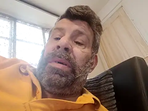 stud2512 online show from April 15, 2026, 6:53 am