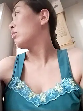 lris-Beauty77 online show from April 5, 2026, 7:55 pm