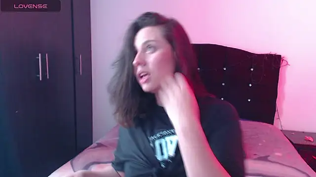 Snapshot of Ana__arms chatting on February 24, 2026, 3:21 pm Ana arms online show from February 24, 2026, 3:21 pm