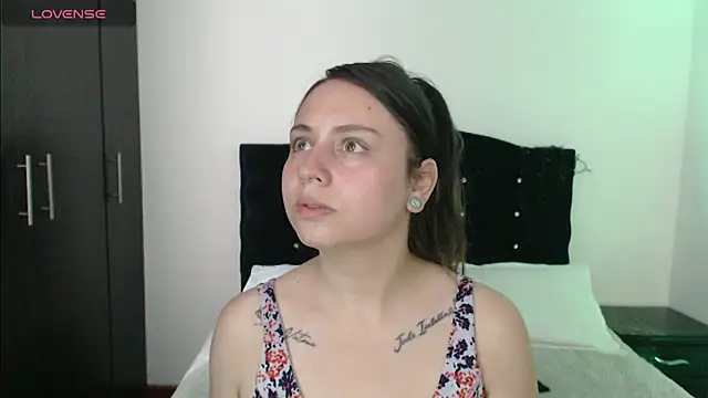 Snapshot of Ana__arms chatting on March 3, 2026, 3:40 pm Ana arms online show from March 3, 2026, 3:40 pm