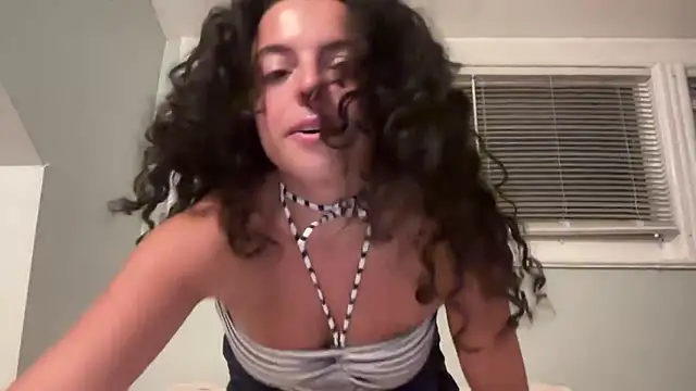 Snapshot of mimilovesdaddy chatting on February 27, 2026, 4:34 am mimilovesdaddy online show from February 27, 2026, 4:34 am