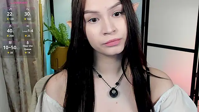 Snapshot of SatiraLux chatting on April 27, 2026, 5:33 pm SatiraLux online show from April 27, 2026, 5:33 pm