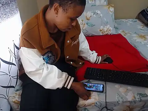 Snapshot of Serafyynx chatting on March 3, 2026, 1:06 pm Serafyynx online show from March 3, 2026, 1:06 pm