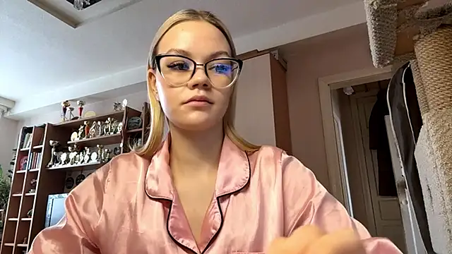 Snapshot of MiaCashe chatting on March 8, 2026, 9:02 am MiaCashe online show from March 8, 2026, 9:02 am