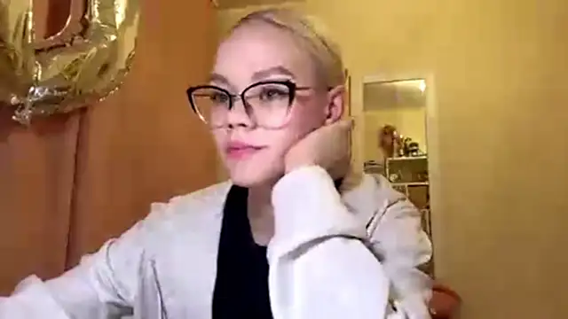 Snapshot of MiaCashe chatting on April 9, 2026, 2:55 pm MiaCashe online show from April 9, 2026, 2:55 pm