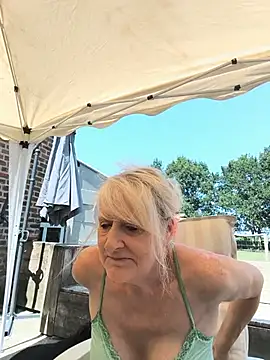 Heidiblueeyes online show from July 14, 2026, 11:05 am