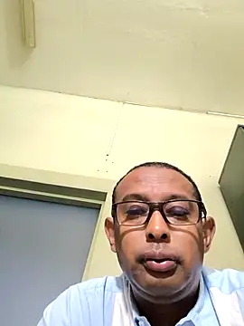 Snapshot of emperator13 chatting on April 25, 2026, 10:29 am emperator13 online show from April 25, 2026, 10:29 am
