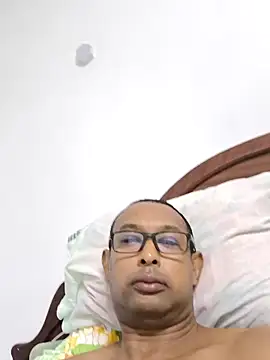 Snapshot of emperator13 chatting on April 28, 2026, 2:27 am emperator13 online show from April 28, 2026, 2:27 am