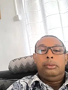 Snapshot of emperator13 chatting on May 7, 2026, 4:40 am emperator13 online show from May 7, 2026, 4:40 am