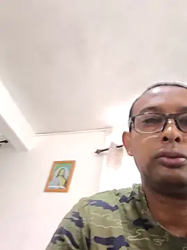 Snapshot of emperator13 chatting on May 10, 2026, 3:23 am emperator13 online show from May 10, 2026, 3:23 am