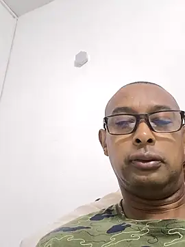 Snapshot of emperator13 chatting on May 12, 2026, 1:36 am emperator13 online show from May 12, 2026, 1:36 am