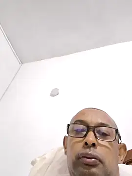 Snapshot of emperator13 chatting on May 15, 2026, 1:45 am emperator13 online show from May 15, 2026, 1:45 am
