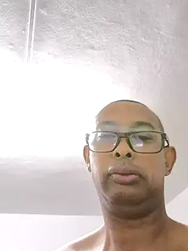 Snapshot of emperator13 chatting on May 17, 2026, 5:05 am emperator13 online show from May 17, 2026, 5:05 am