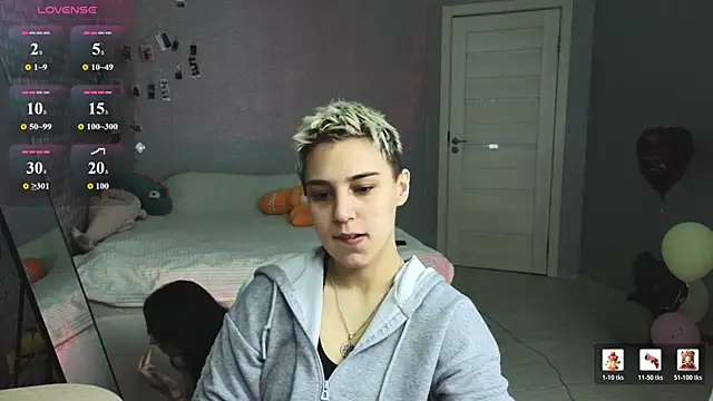 LuxuryLoverss online show from April 23, 2026, 11:09 am