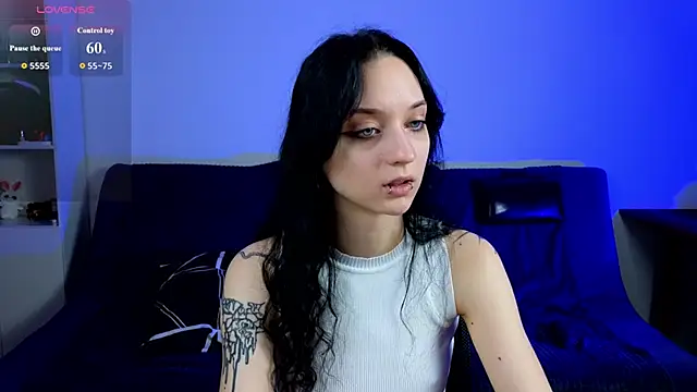 LuxuryLoverss online show from May 14, 2026, 9:05 am
