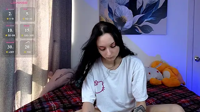 LuxuryLoverss online show from May 17, 2026, 11:06 am