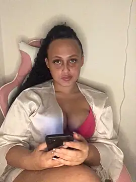 Snapshot of mayawesttt chatting on February 23, 2026, 5:32 pm mayawesttt online show from February 23, 2026, 5:32 pm