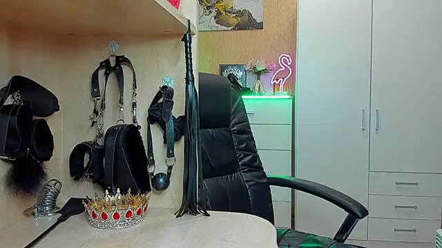 KristiTopxx online show from November 4, 2025, 8:30 pm