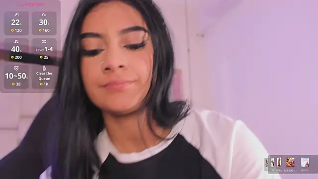 Snapshot of KatherineRuiz_ chatting on April 15, 2026, 12:45 pm KatherineRuiz online show from April 15, 2026, 12:45 pm