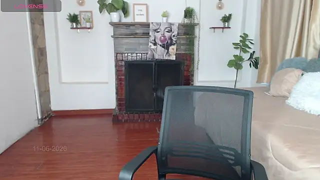 Snapshot of Emma_hassani chatting on June 11, 2026, 1:20 pm Emma hassani online show from June 11, 2026, 1:20 pm