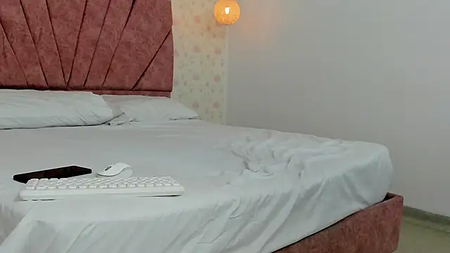 Nina Moom online show from February 28, 2026, 12:28 pm