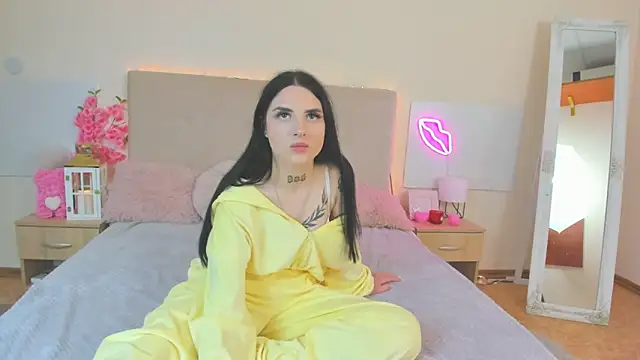 TiffanyHhot online show from April 1, 2026, 1:41 pm