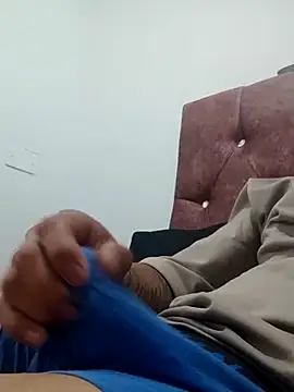 Snapshot of Andcas041 chatting on February 23, 2026, 8:39 pm Andcas041 online show from February 23, 2026, 8:39 pm