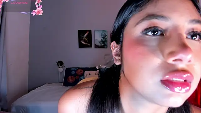 KimTaylorW online show from June 26, 2026, 3:11 am